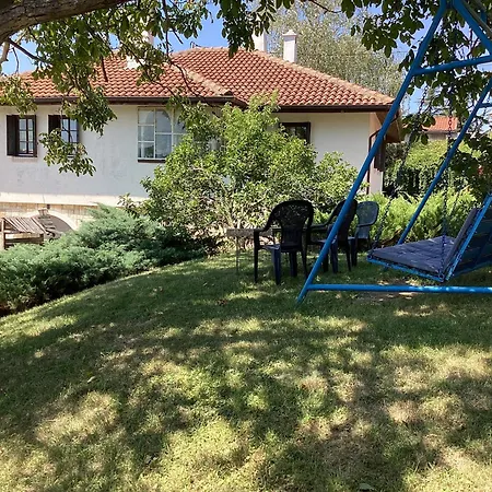 - Garden View & Art Gallery Apartment
